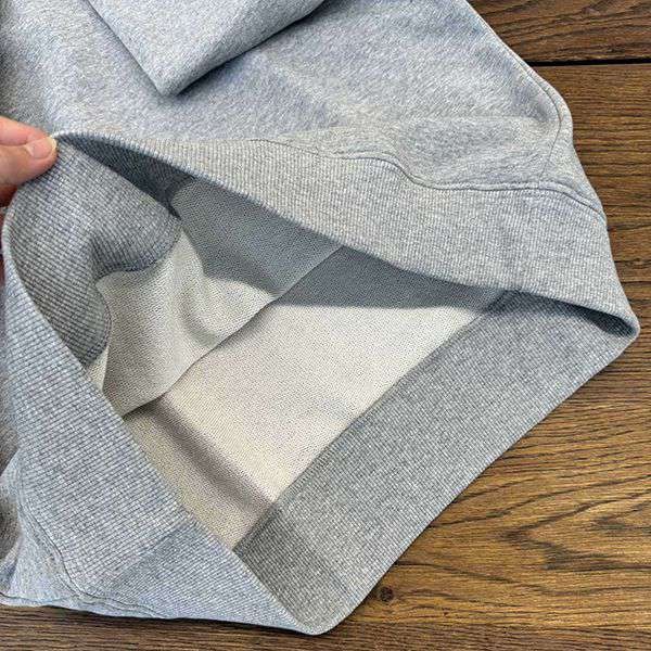 数量限定！プラダ よりオーバーサイズ 長袖 偽物 スウェット シャツ puo55927